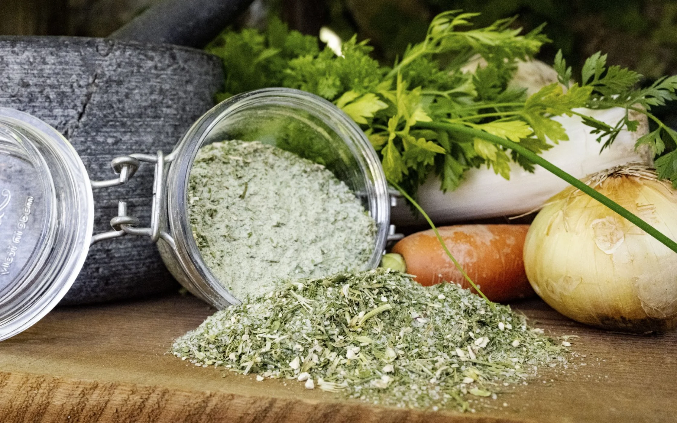 01_Krutermischung Suppengewrz RS1 Vanessa Runggaldier_1600x1067.jpg